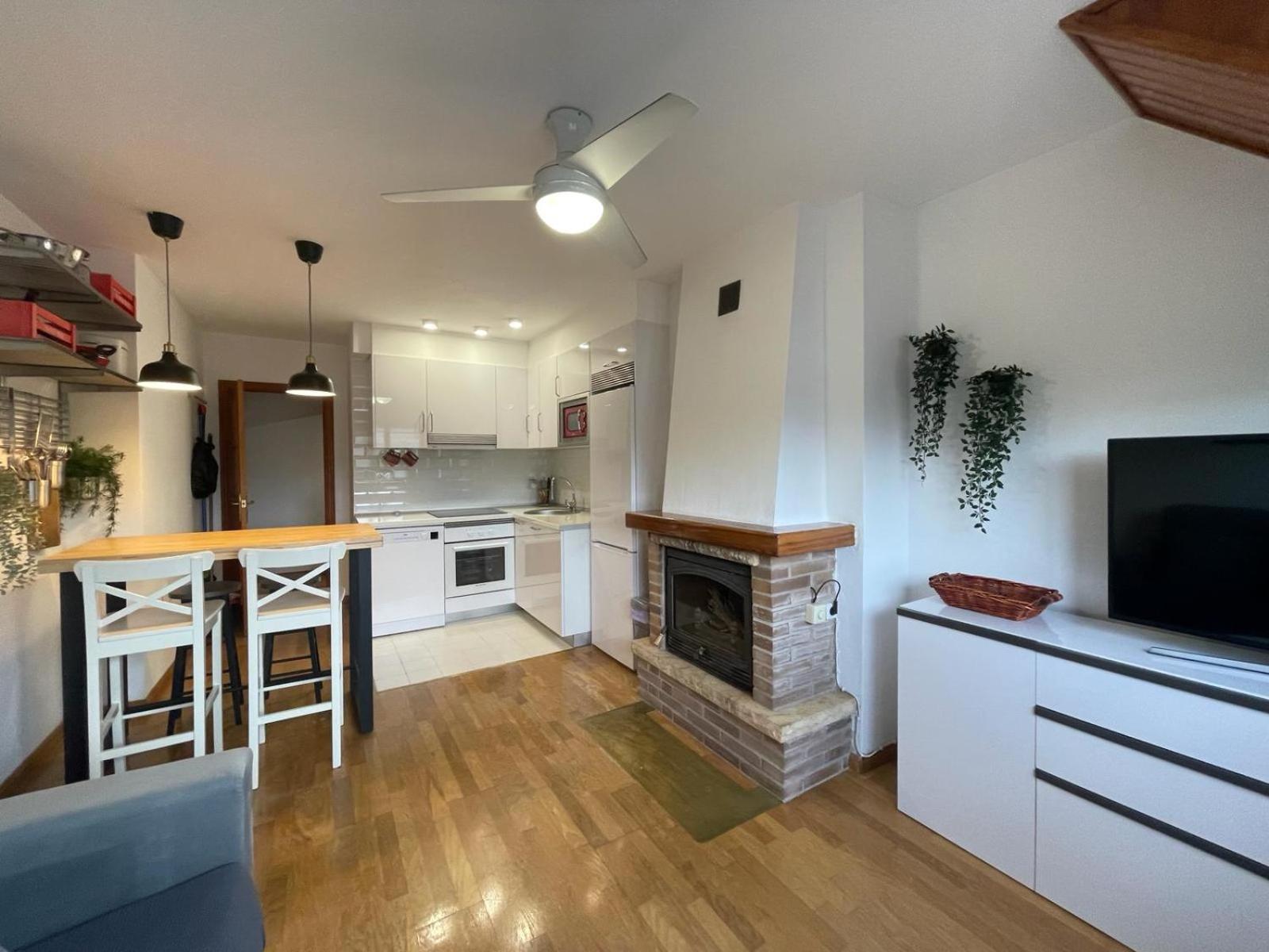 Apartamento Alba4 Jaca Bagian luar foto